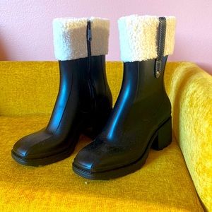 Lulu’s Faux Fur Rain Boots size 9